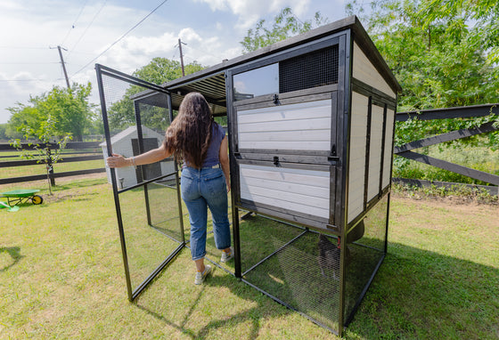 Modern Ultraguard Large Metal Framed Chicken Coop